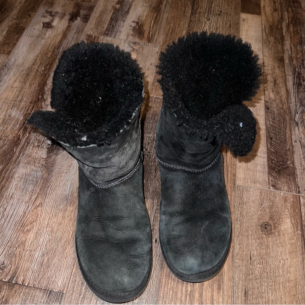 Black uggs - Picture 5 of 7